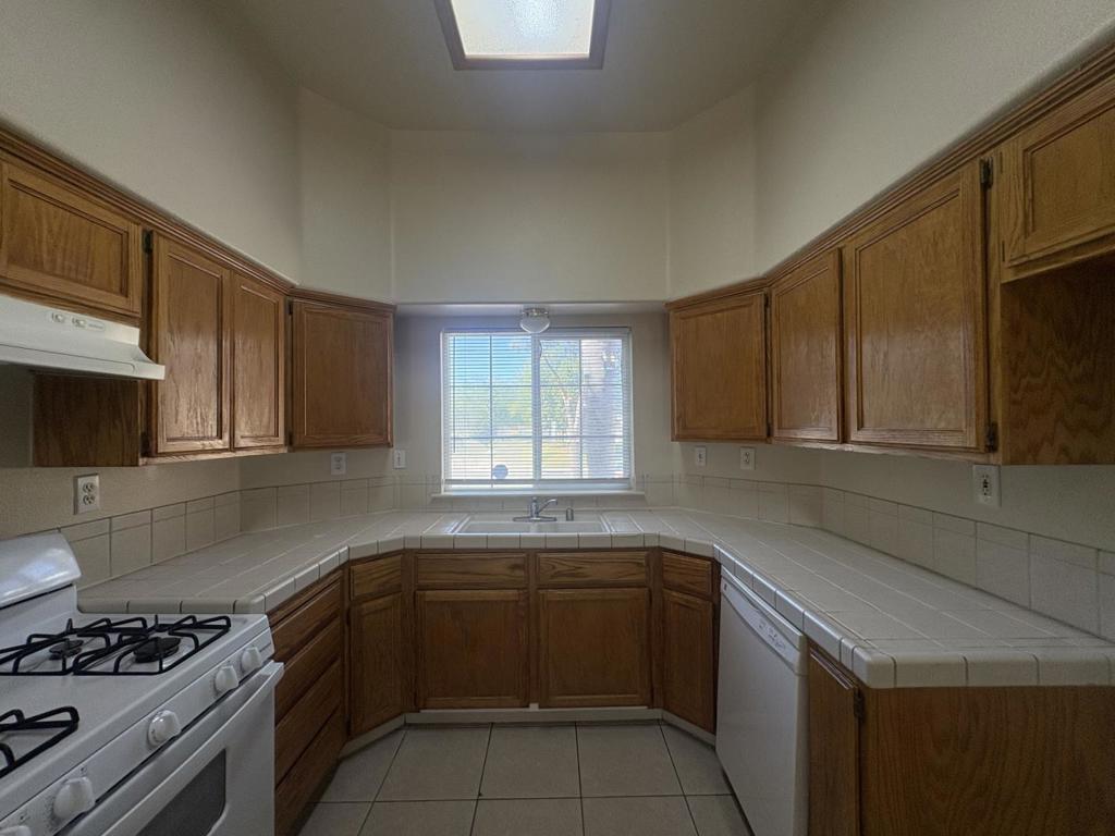2962 Westminster Court Property Photo 8