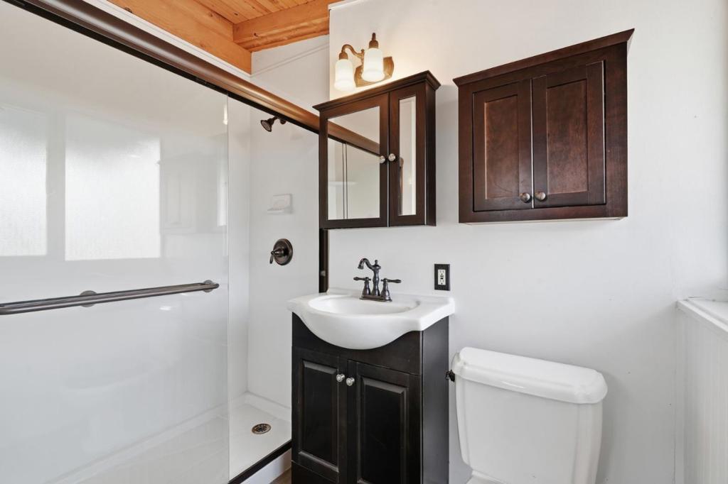 650 Ashton Avenue Property Photo 12