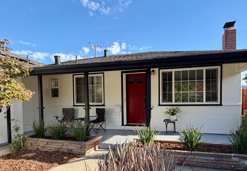 1850 Comstock Lane Property Photo 3