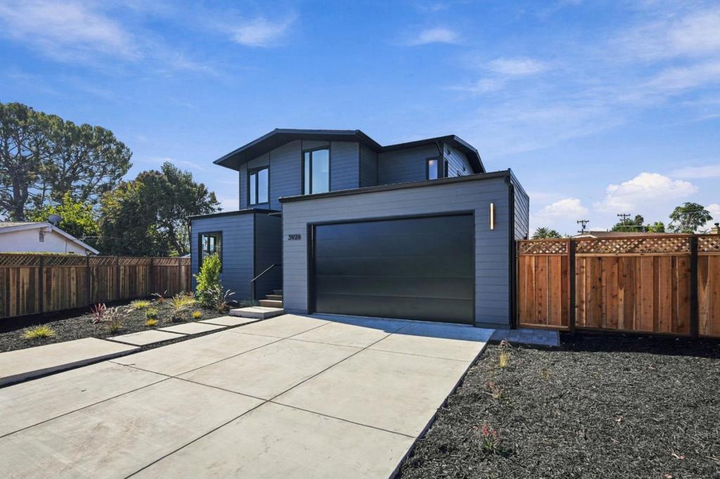 3928 Caxton Court Property Photo 2