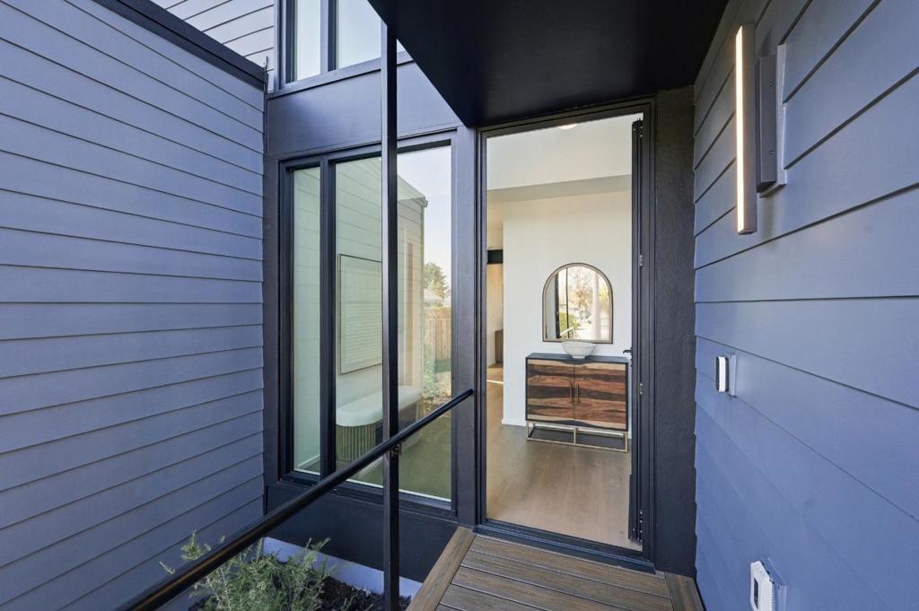 3928 Caxton Court Property Photo 4