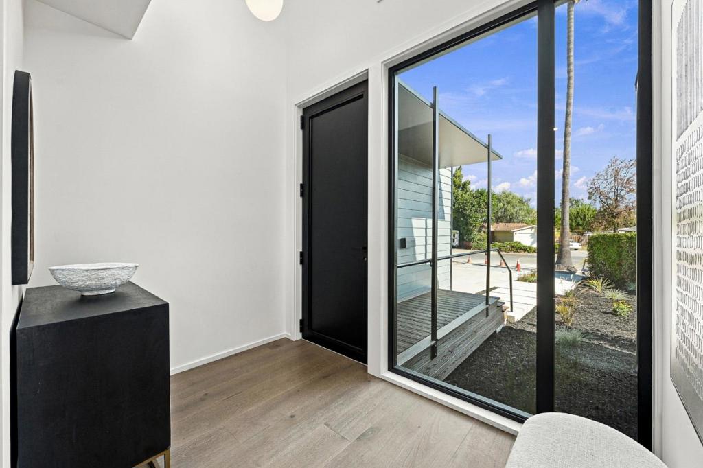 3928 Caxton Court Property Photo 6