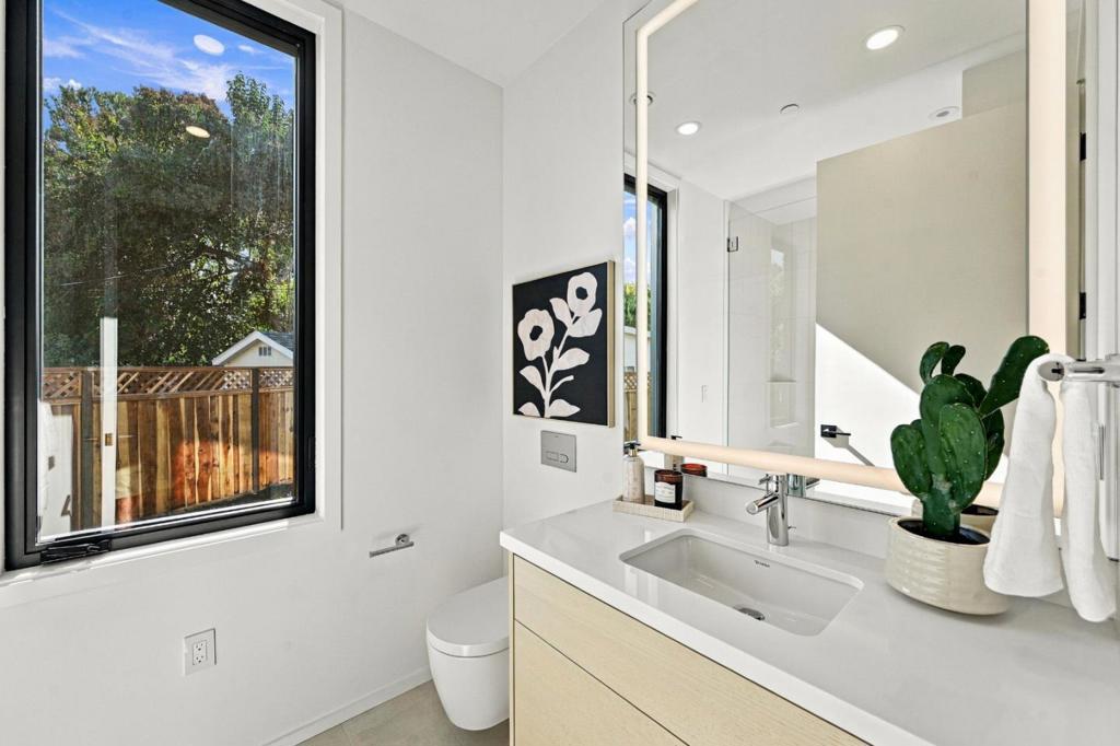 3928 Caxton Court Property Photo 7