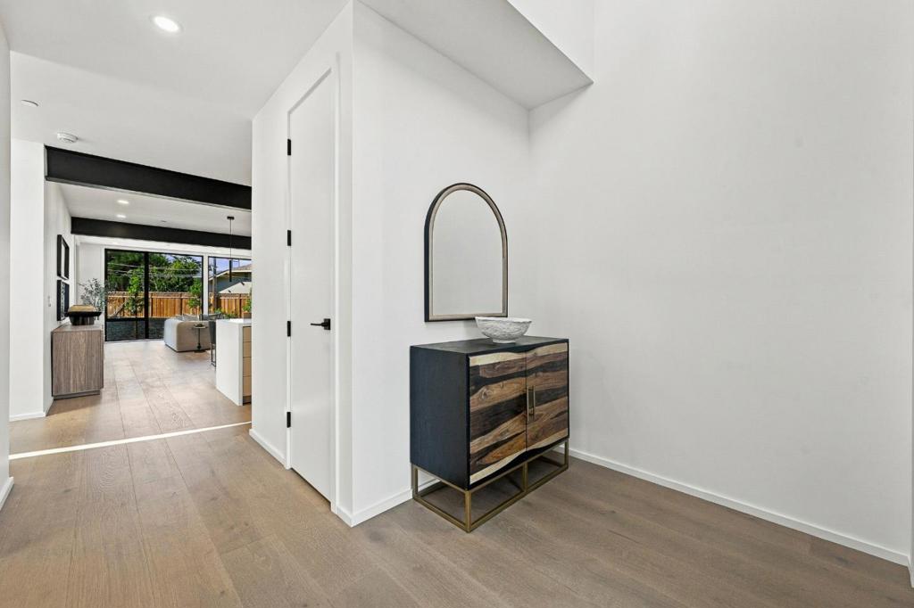 3928 Caxton Court Property Photo 11
