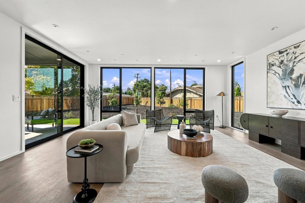 3928 Caxton Court Property Photo 14