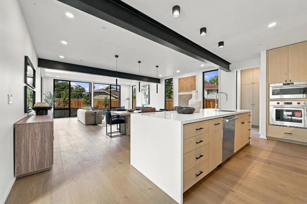3928 Caxton Court Property Photo 19