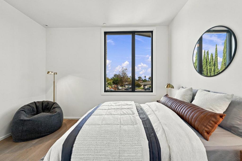 3928 Caxton Court Property Photo 44