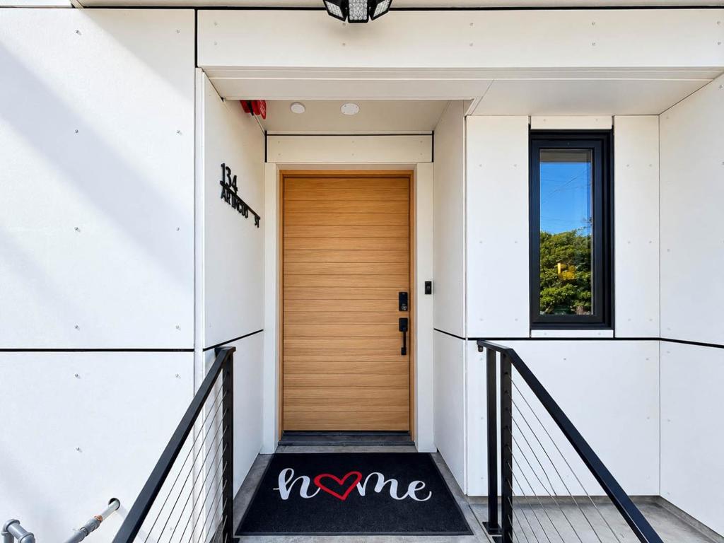 134 Athens Street Property Photo 8