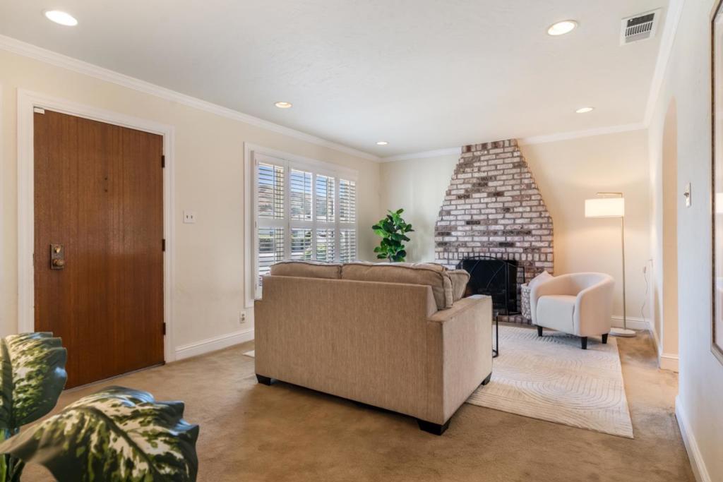 512 Edgemar Property Photo 4