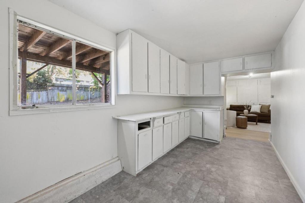 247 Lauren Avenue Property Photo 25