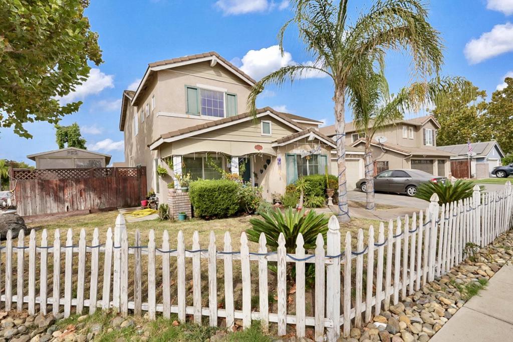 825 Rolling Oak Court Property Photo 3