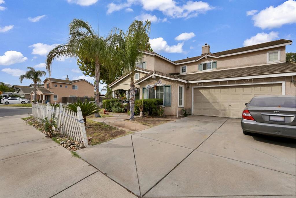 825 Rolling Oak Court Property Photo 4