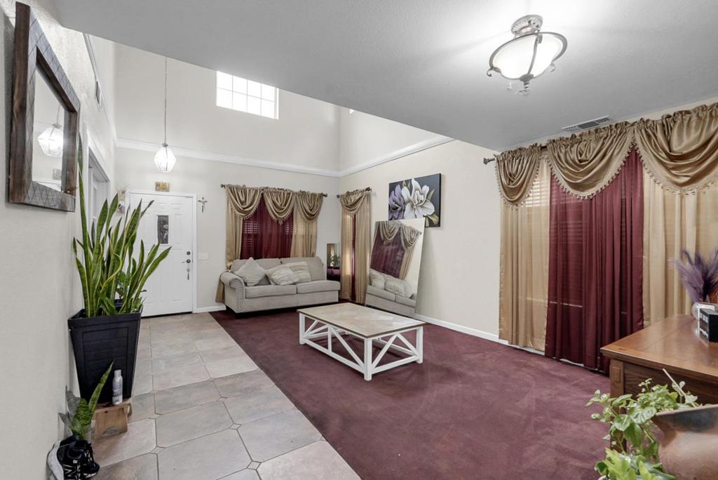 825 Rolling Oak Court Property Photo 6