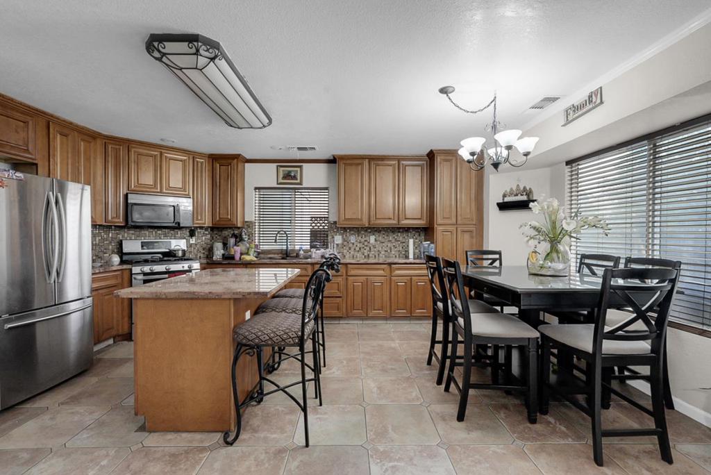 825 Rolling Oak Court Property Photo 7