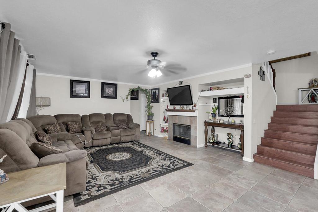 825 Rolling Oak Court Property Photo 8