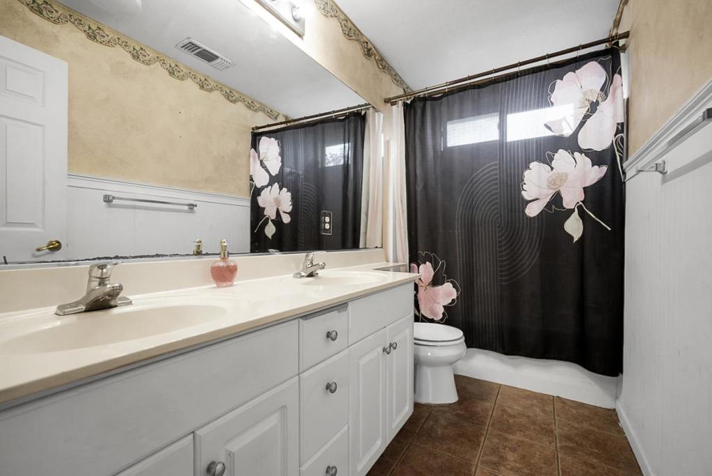 825 Rolling Oak Court Property Photo 14