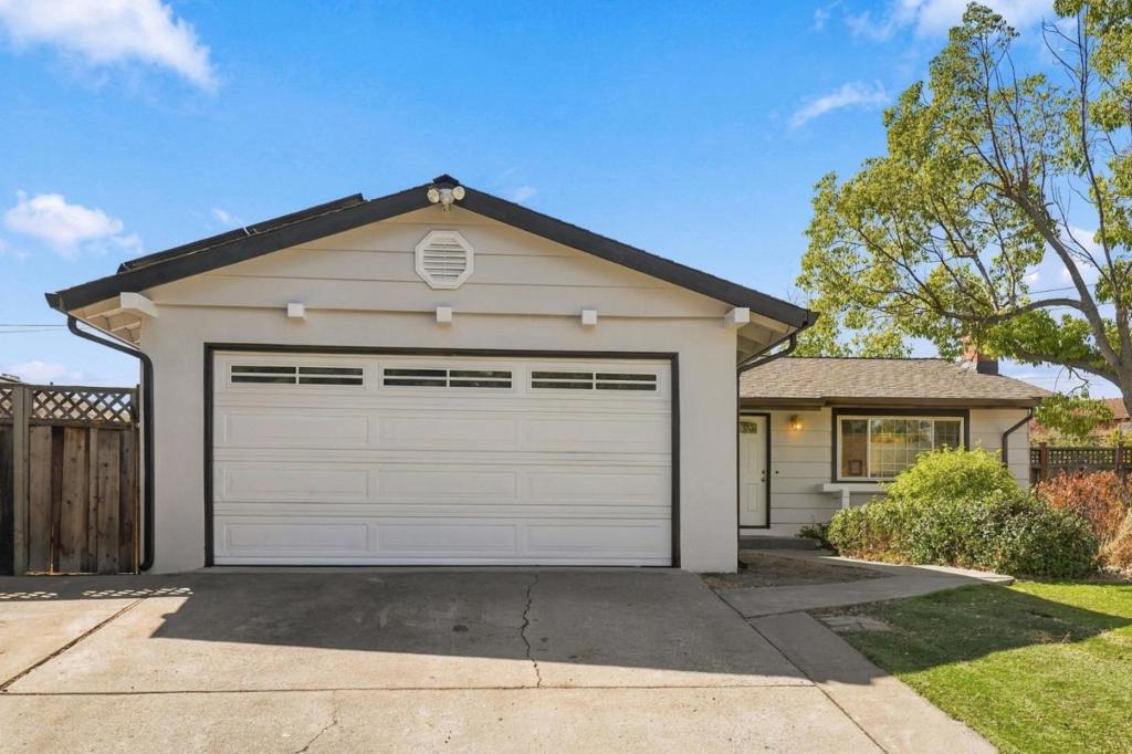690 Bold Court Property Photo 8