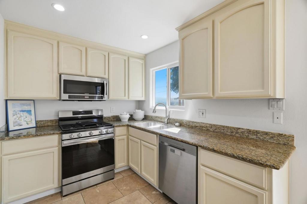 690 Bold Court Property Photo 15