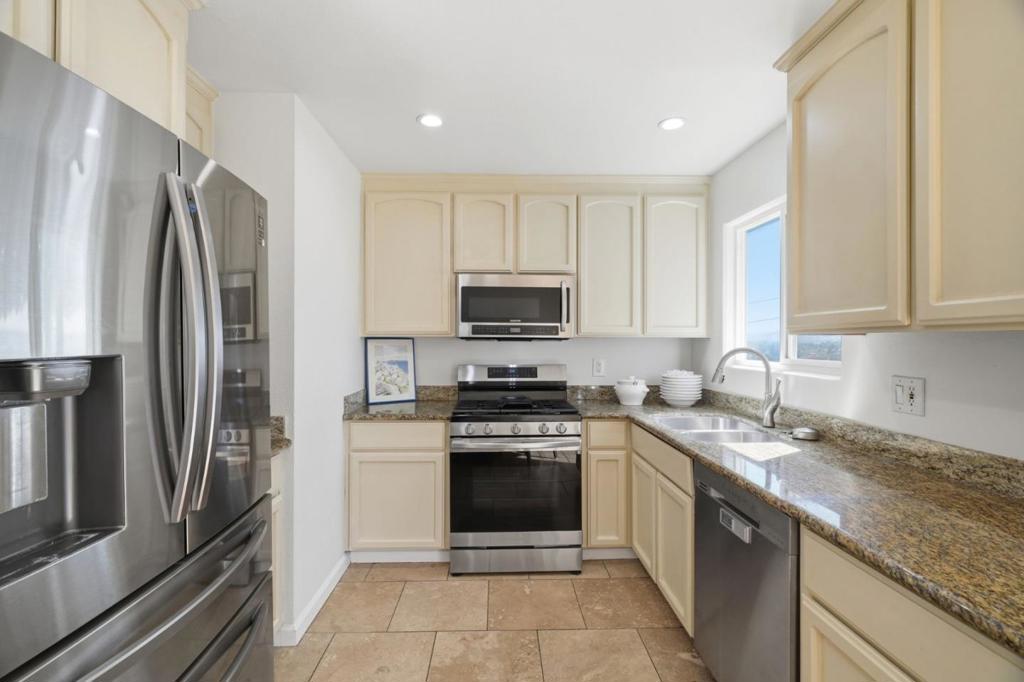 690 Bold Court Property Photo 16