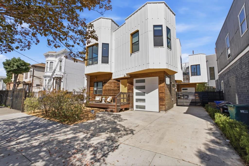 1514 8th Street Property Photo 2