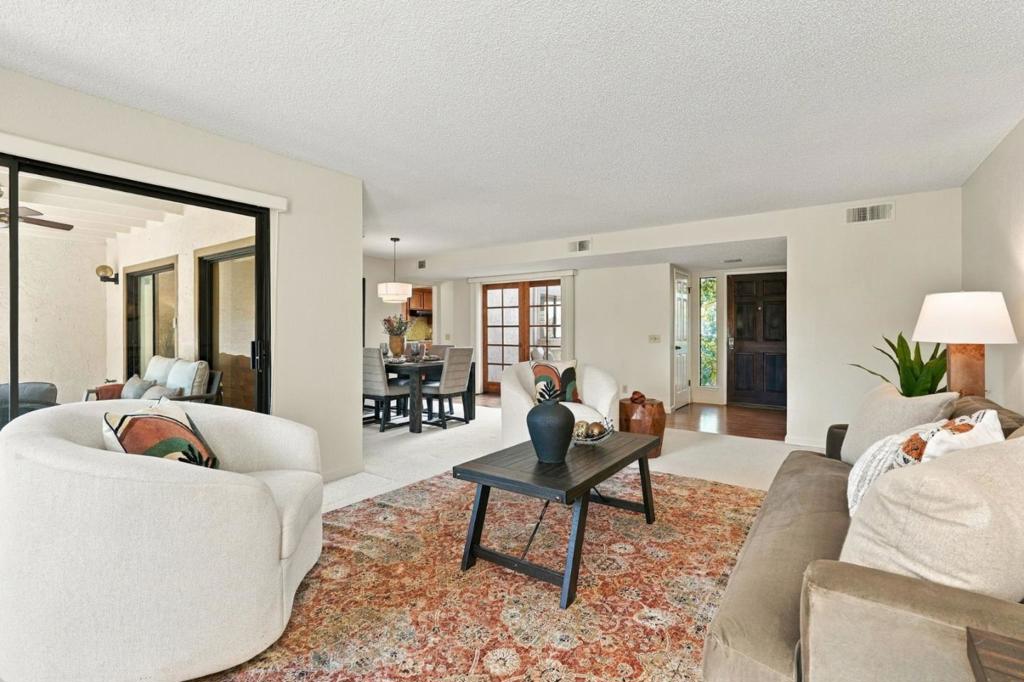 7003 Via Belmonte Property Photo 2