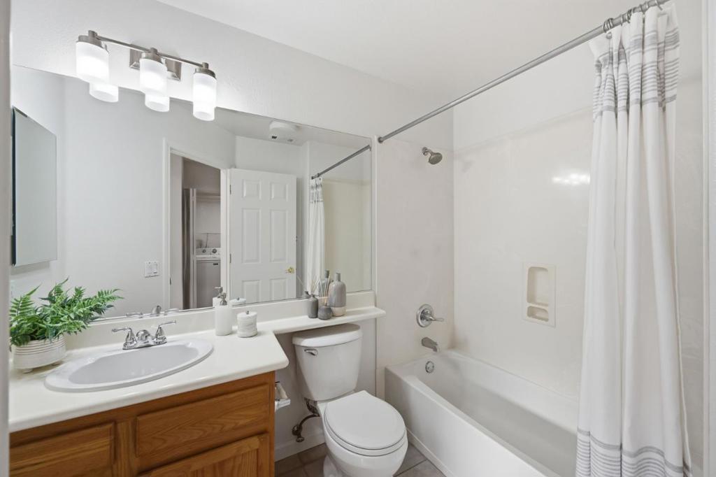 105 Sydney Lane Property Photo 26