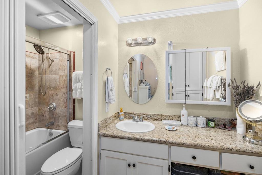1111 Golden Oaks Lane Property Photo 20