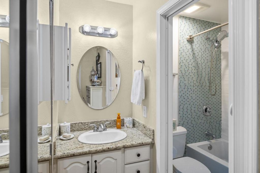 1111 Golden Oaks Lane Property Photo 22