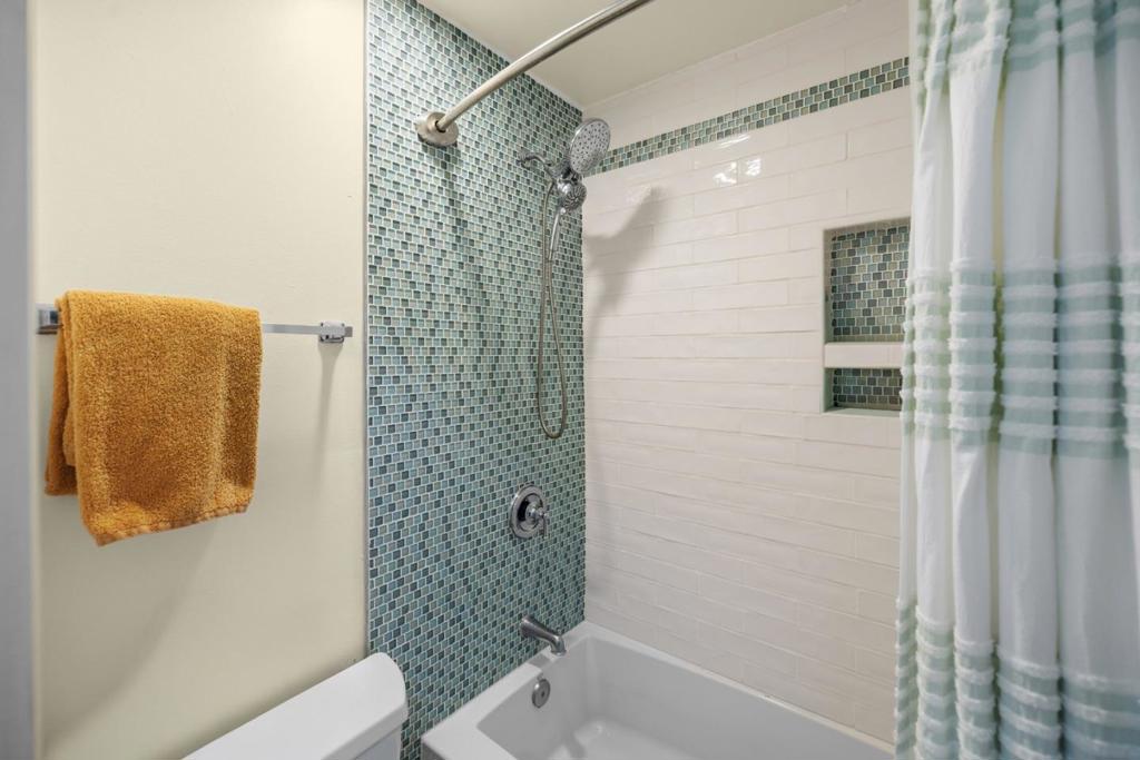 1111 Golden Oaks Lane Property Photo 23