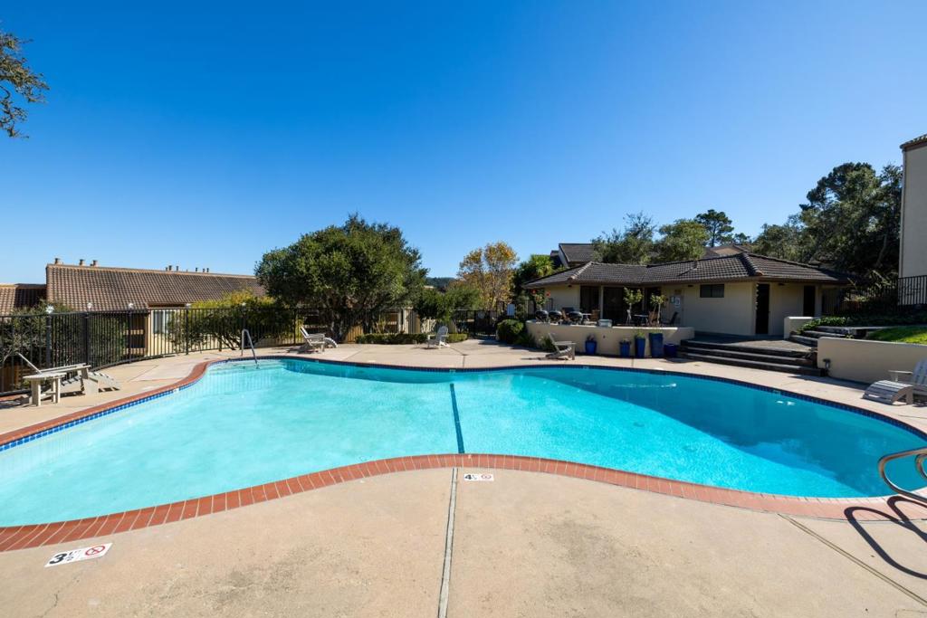 1111 Golden Oaks Lane Property Photo 33
