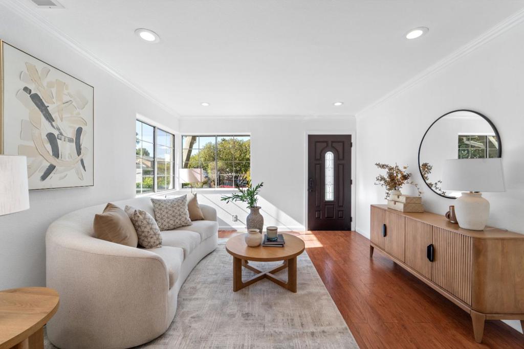 1402 Darwin Court Property Photo 3