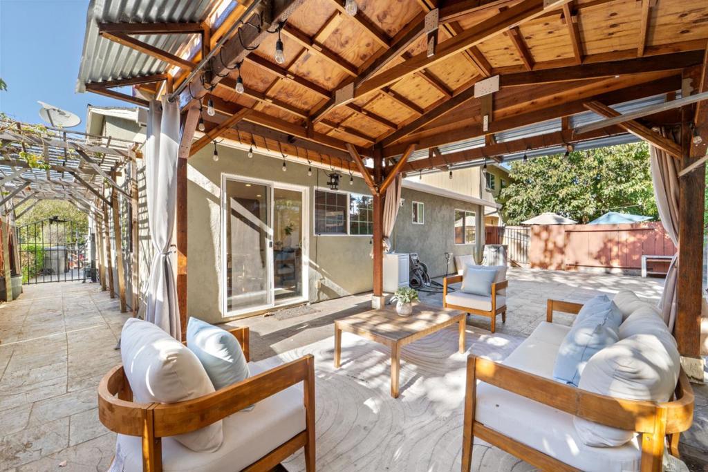 1402 Darwin Court Property Photo 4