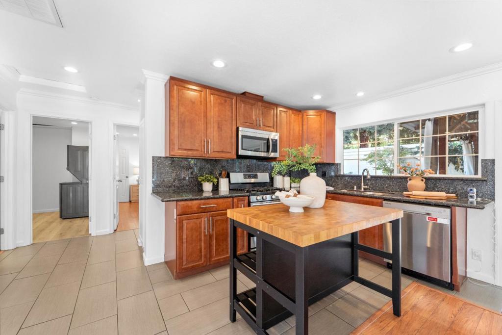 1402 Darwin Court Property Photo 14