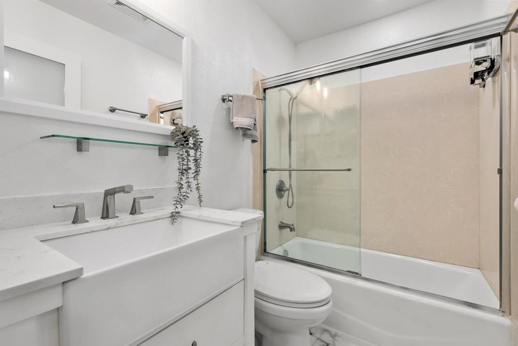 2209 Summereve Court Property Photo 11