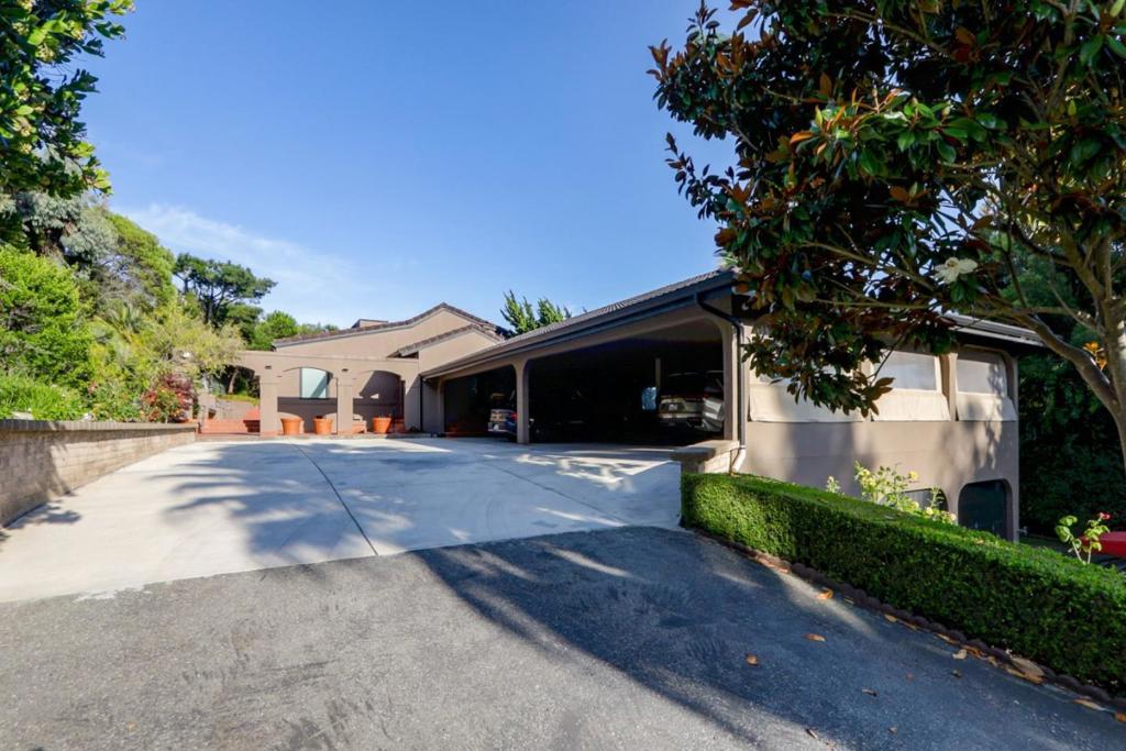 280 Round Hill Road Property Photo 15