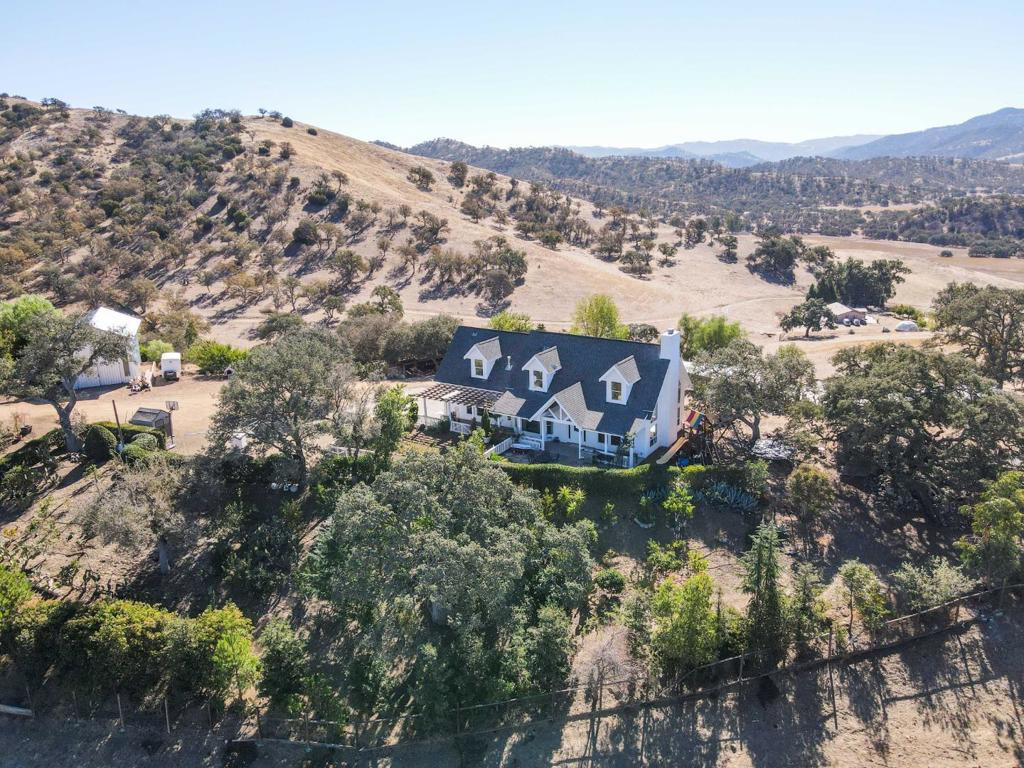 20392 Panoche Road Property Photo 1