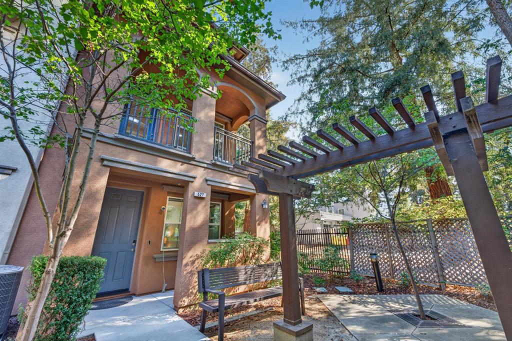 527 Bellezza Place Property Photo 1