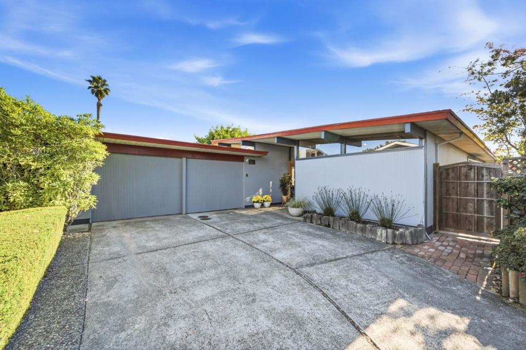 286 Puffin Court Property Photo 2