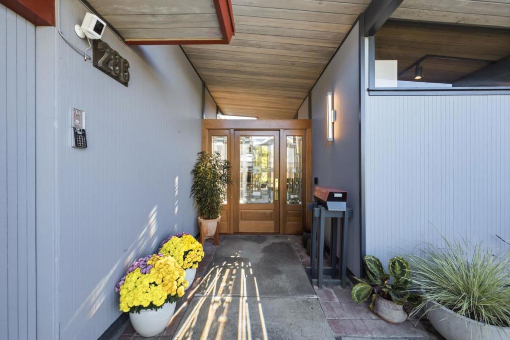 286 Puffin Court Property Photo 3