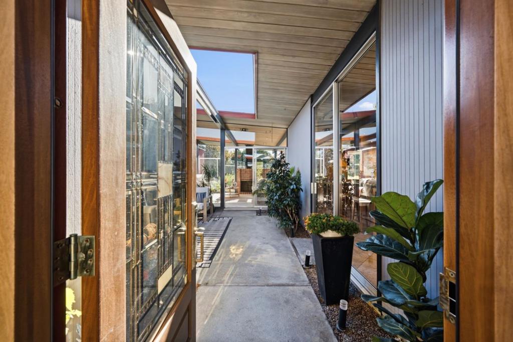 286 Puffin Court Property Photo 4