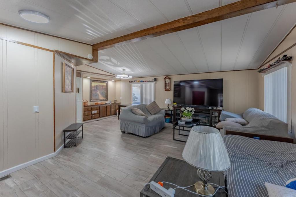 250 E Las Palmas Avenue #80 Property Photo 6