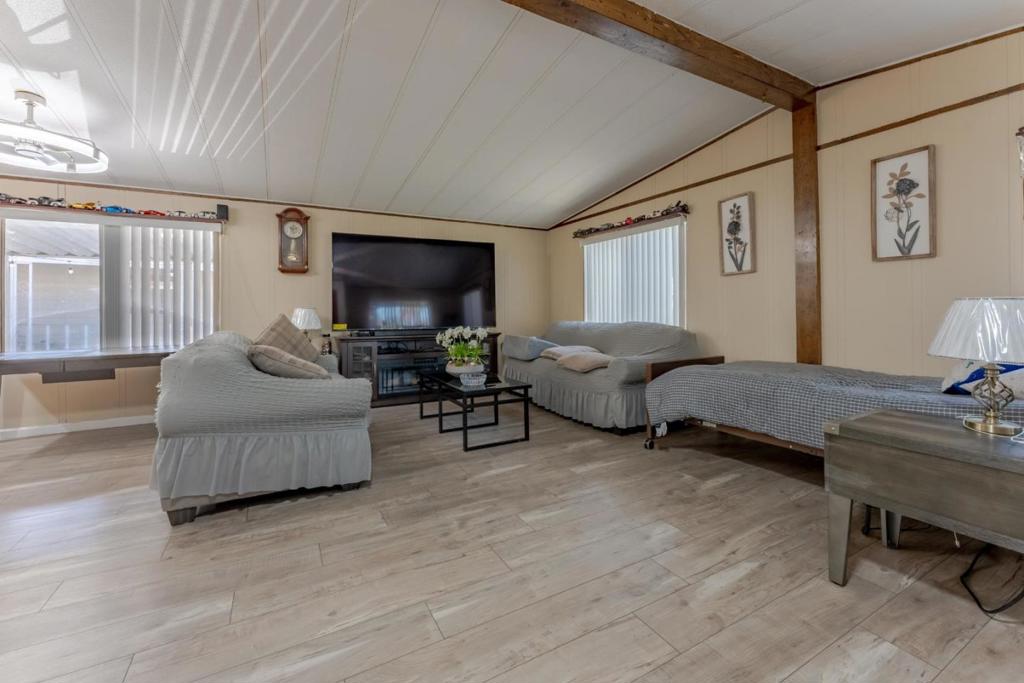 250 E Las Palmas Avenue #80 Property Photo 7