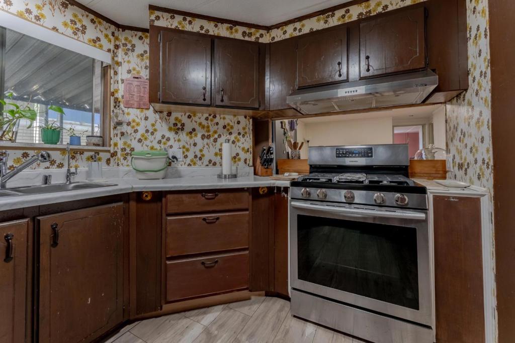 250 E Las Palmas Avenue #80 Property Photo 9