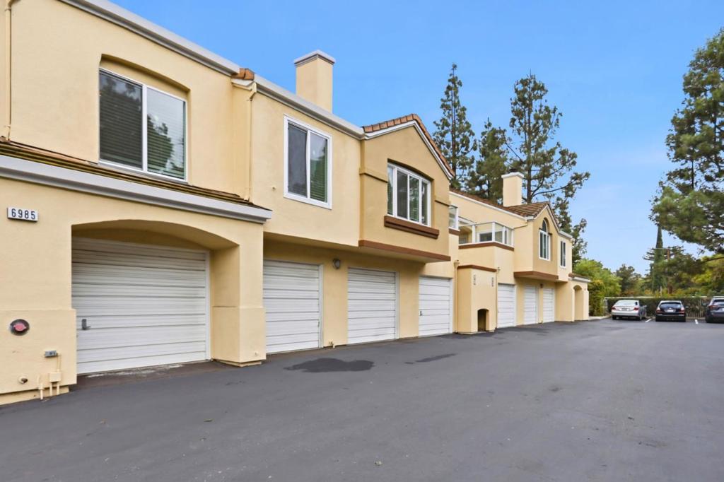 6985 Rodling Drive G Property Photo 3