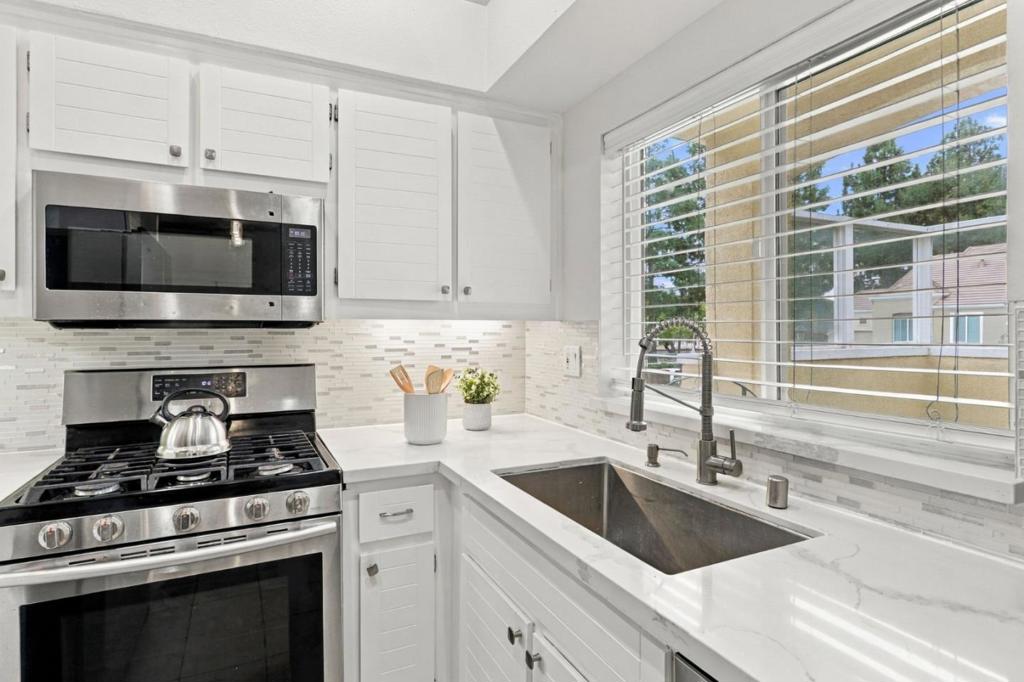 6985 Rodling Drive G Property Photo 14