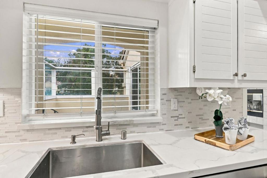 6985 Rodling Drive G Property Photo 16