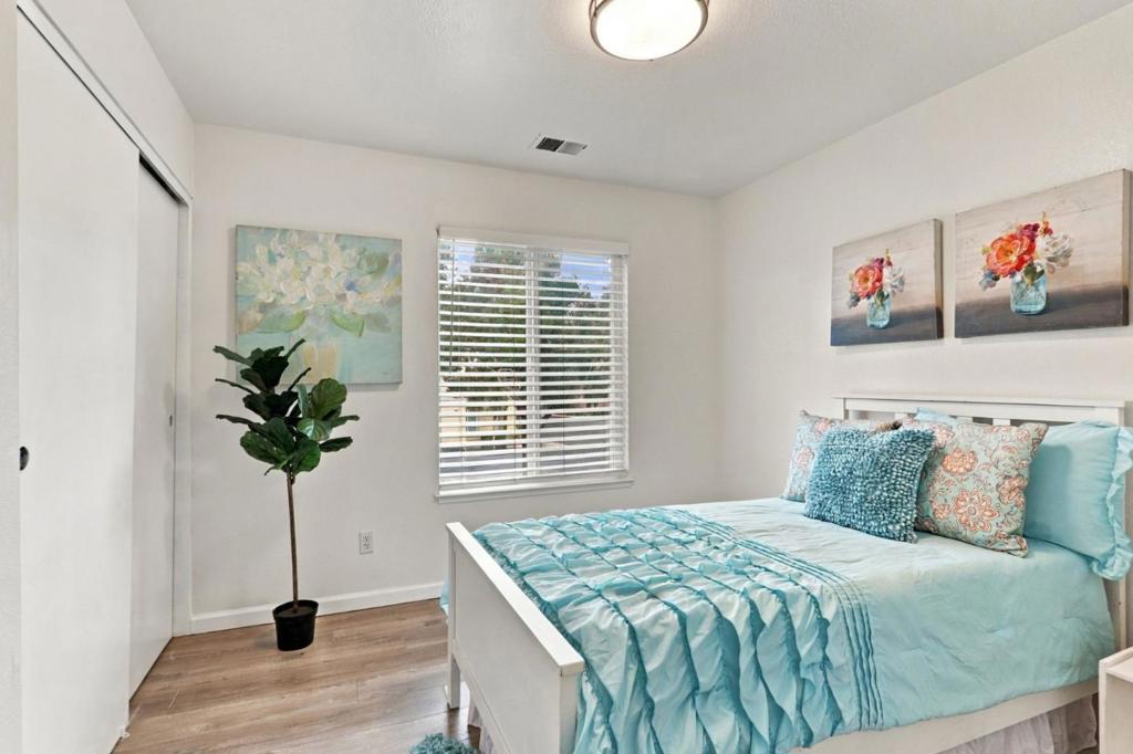 6985 Rodling Drive G Property Photo 20