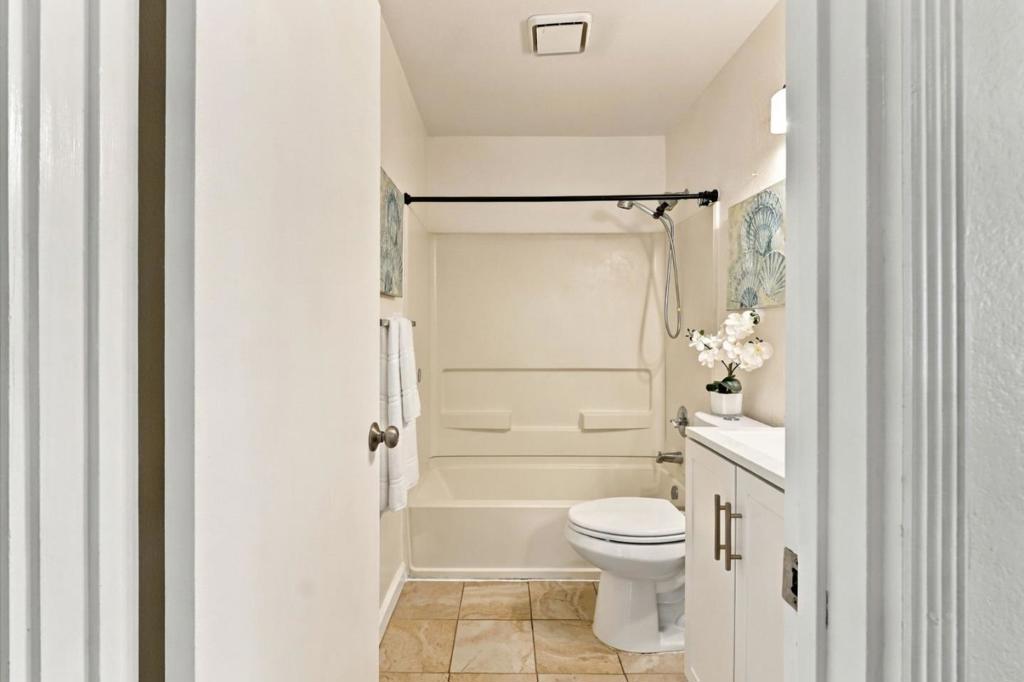 6985 Rodling Drive G Property Photo 32