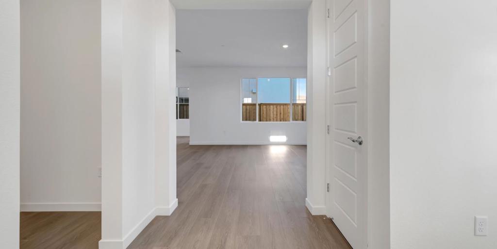 5737 Pathway Drive Property Photo 6