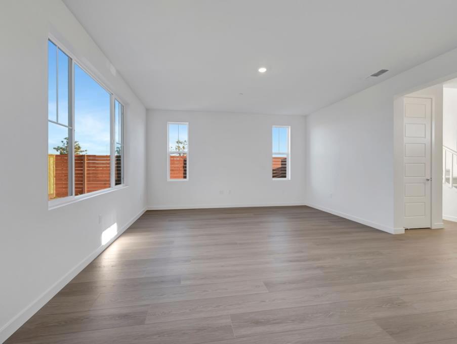 5737 Pathway Drive Property Photo 7